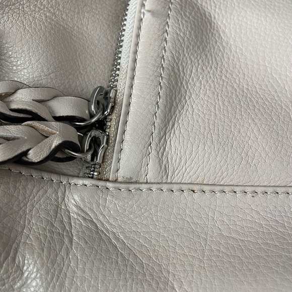 LC: ⭐️HP⭐️ B. Makowsky Leather White Cream Purse with Animal Print Inside - Picture 15 of 15